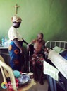 2 Mr. Mmadu mit seiner Pflegerin Ende Dezember 2017